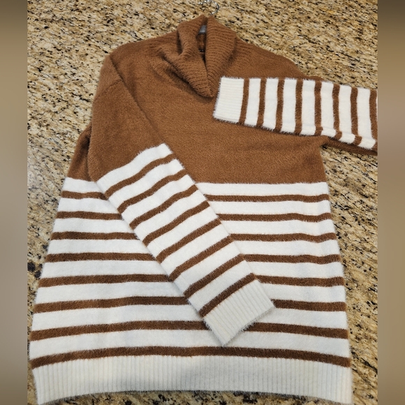 Cowlneck Sweater top, L - Picture 5 of 9